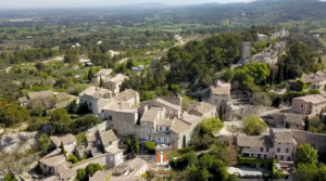 La Mairie d’Eyguières confie une mission AMO Voirie à Mosaïque Ingénierie France